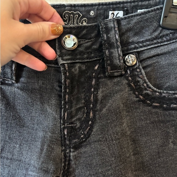 Low Rise Y2K Miss Me cropped capri - Picture 3 of 6